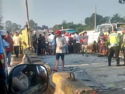 Rem Blong, Truk Bermuatan Material Terjun ke Sungai di Jembatan Cimande