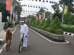Kisah tak Terduga Bupati Dedi Gowes dan Bertemu Pengemis Tua