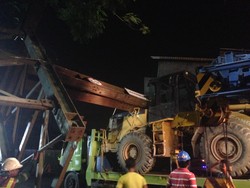 Truk Nyangkut yang Bikin Macet Parah di Bandara Cengkareng Akhirnya Dievakuasi