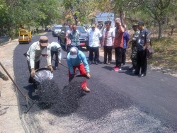 Selain Listrik, Perbaikan Infrastruktur Jalan di Karimunjawa Juga Dikebut