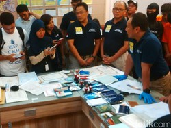 Polisi Gerebek Pemalsu Dokumen di Pasar Pramuka, 8 Orang Jadi tersangka