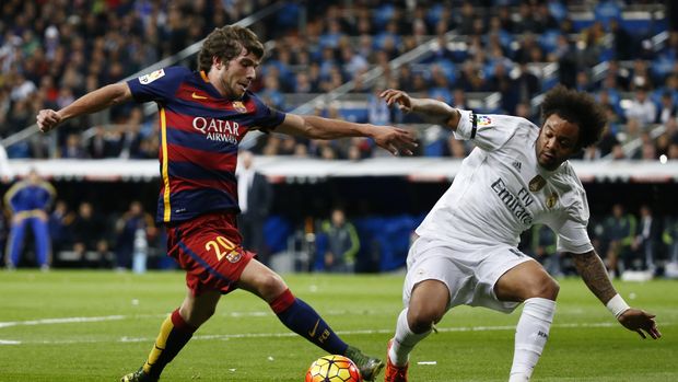 Sergi Roberto memukul Marcelo dalam pertandingan El Clasico pekan lalu.