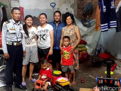 Ketulusan Iskandar Pak Dishub Paku yang Mengasuh 3 Anak Yatim Piatu