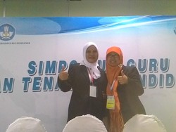 Perjuangan Yati Makan Daun dan Menyusuri Hutan Maluku untuk Mengajar