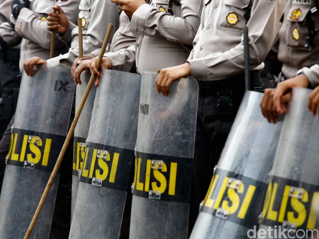 5.800 Personel TNI-Polri Amankan Demo Buruh di DPR Hari Ini