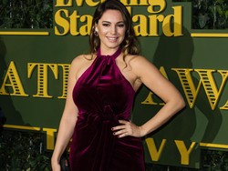 Malfungsi Busana, Gaun Kelly Brook Ekspos Underwear di Karpet Merah