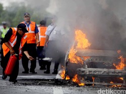 Mobil Pikap Terbakar, Tol Medan-Tebing Tinggi Sempat Ditutup
