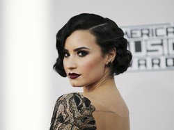 Demi Lovato Cerita Pengalaman Tidak Menyenangkan Saat Perawatan di Spa