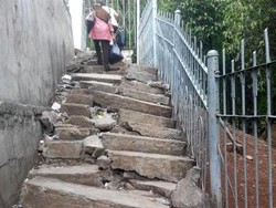 Ahok Ditantang Bereskan JPO di Jatinegara yang Merisaukan Warga