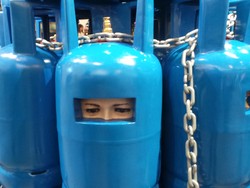 Wajah Politik dan Fashion dalam Landscape Anomaly Eko Nugroho