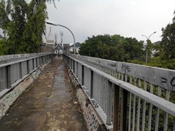Cegah Kriminalitas, Perlukah CCTV Dipasang di Jembatan Penyeberangan di Jakarta?