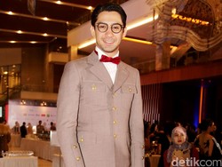 Reza Rahadian Tampil Istimewa di My Stupid Boss