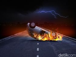 Mobil Terbakar saat One Way di Km 48 Tol Cikampek Arah Jakarta