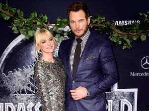 Romantisnya Aktor Chris Pratt yang Mengepang Rambut Sang Istri Tiap Malam
