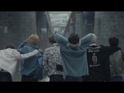 Bangtan Boys Lari dan Berkelahi di Teaser Run