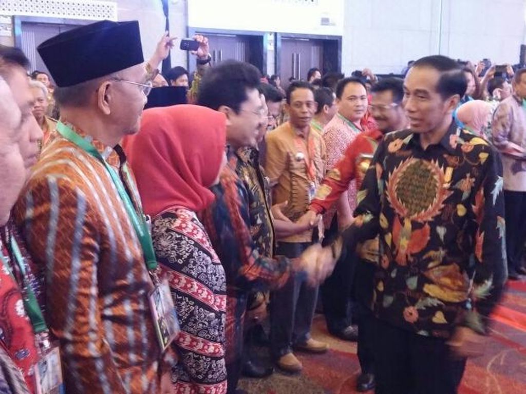 Presiden Jokowi Berharap Kepala Daerah Bantu Kendalikan Inflasi