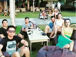 Mengintip Lagi Kemesraan Nikita Mirzani dengan Samuel Rizal