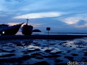 Misterius! Kapal Tak Berawak-Senapan AK-47 Terdampar di Pantai India