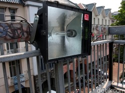 Dua Lampu Tembak Dipasang di Jembatan Horor Lebak Bulus