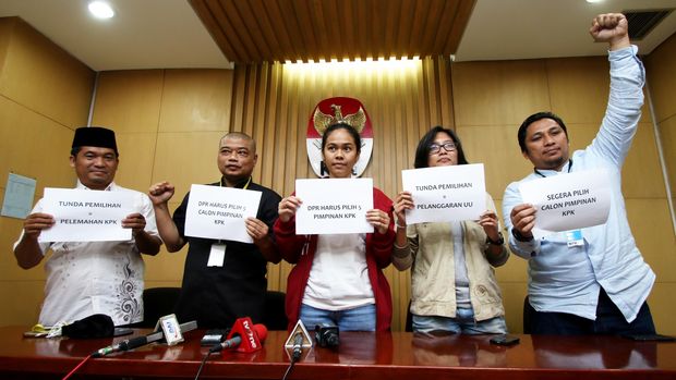 Peniliti ICW Lalola Ester (tengah), di Jakarta, beberapa waktu lalu.