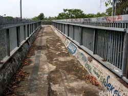 Hii, Sepinya Jembatan Penyeberangan Lebak Bulus