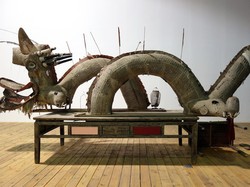 Ai WeiWei Bikin Instalasi dari 1500 Potongan Kayu Kuil Tua