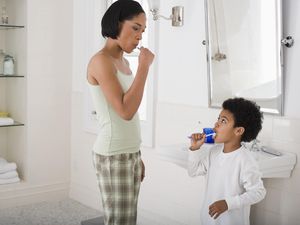 Bisa Dicoba Nih Bun, Tips Agar Batita Nggak Malas Gosok Gigi