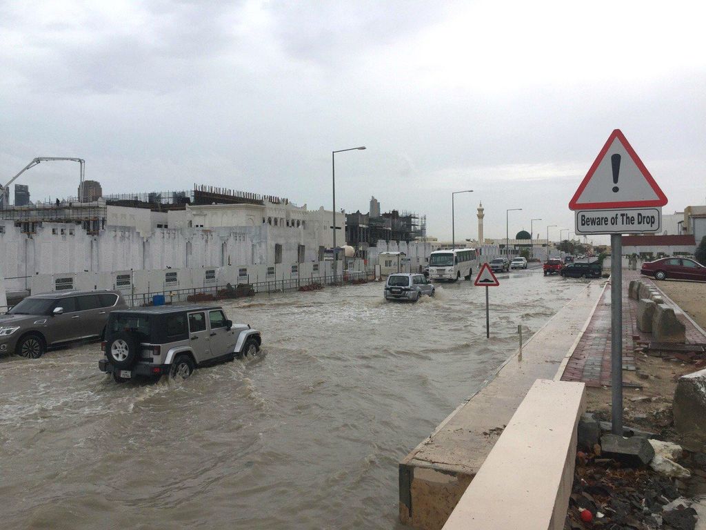 Qatar Dilanda Banjir, Picu Kemacetan dan Sekolah Ditutup Qatar Dilanda Banjir, Picu Kemacetan dan Sekolah Ditutup