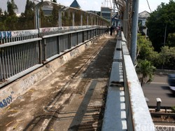 Polda Metro: Beberapa Jembatan Penyeberangan di Jakarta Sangat Rawan!