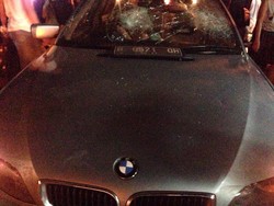 Diduga Tabrak Pejalan Kaki dan 3 Motor, Mobil BMW Diamuk Massa di Tebet