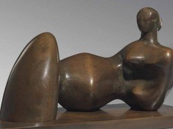 Patung Henry Moore Terjual Lebih dari Rp 37,2 Miliar