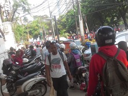 Bubar Demo, Buruh Tumpah di Jalan Kebon Sirih