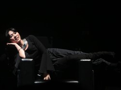 Rilis Album, Isyana Sarasvati Patok Standar Baru Solois di Indonesia