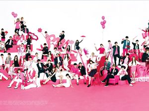 SMTOWN Dubai Sempat Terhenti untuk Beri Fans Waktu Salat SMTOWN Dubai Sempat Terhenti untuk Beri Fans Waktu Salat
