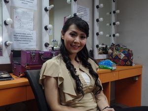 Antara Tessa Kaunang dan Perhiasan