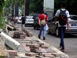 Perlebar Trotoar, Ahok Janji Beri Diskon PBB ke Pemilik Lahan