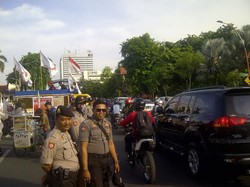 Hari Terakhir Mogok Nasional di Grahadi, Jalan Gubernur Suryo Macet