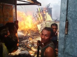 Pasar Sukodadi Lamongan Terbakar, 50 Kios Hangus