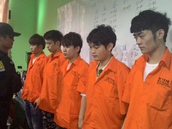 Polisi Gerebek Markas Penipuan Cyber Jaringan WN China di Mangga Dua Square