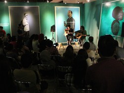 Pertunjukan Sisir Tanah Meriahkan Biennale Jogja XIII