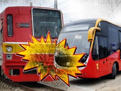 Bus TransJ Tertabrak KRL karena Sopir Diduga Lalai, ini Sanksi yang Mengancam