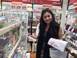 Hari Pertama Liburan di Jepang, Ariel Tatum Kalap Belanja