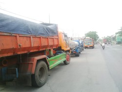 Polisi Turun Tangan, Warga Lepaskan Truk Tangki Air yang Disandera