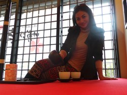 Nikmatnya Mencicipi Teh Hijau ala Ariel Tatum di Jepang