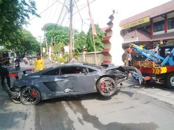 Ini Identitas Pengemudi Lamborghini yang Tabrak Warung STMJ di Surabaya
