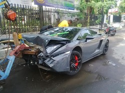 Begini Penampakan Lamborghini yang Tabrak Warung STMJ di Surabaya