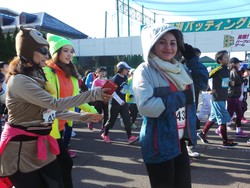 Finish! Ariel Tatum Selesaikan Maraton 10 Km di Kaki Gunung Fuji