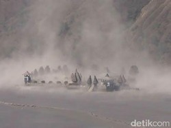 Badai Pasir Terjadi dii Gunung Bromo, Wisatawan Diiimbau Bermasker