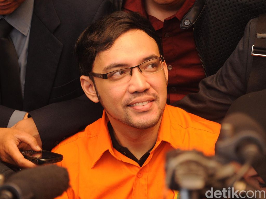 Nestapa Sandy Tumiwa: Dibui karena Narkoba, Kini Istri Minta Cerai Nestapa Sandy Tumiwa: Dibui karena Narkoba, Kini Istri Minta Cerai