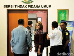 Nikita Mirzani Jual Berlian Demi Uang